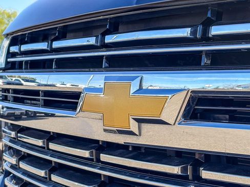 Used 2023 Chevrolet Suburban Premier RWD image 13
