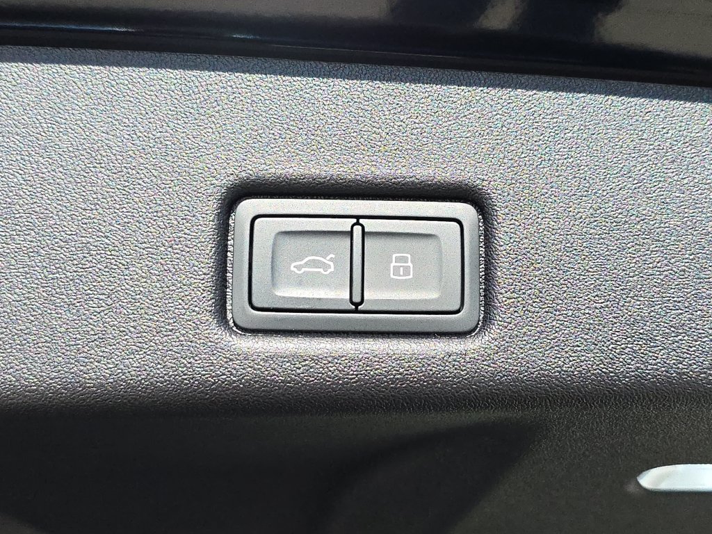 Used 2025 Audi Q5 Premium w/ Convenience Package AWD/4WD image 16