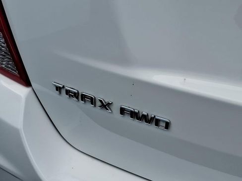 Certified 2022 Chevrolet Trax LS w/ Tint and Cruise Package image 18