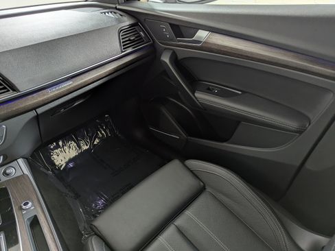 Certified 2024 Audi Q5 e Prestige image 11