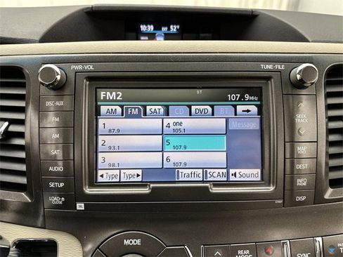 Used 2011 Toyota Sienna XLE w/ Premium Pkg image 16