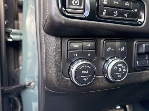 Used 2025 GMC Yukon AT4 Ultimate image 15