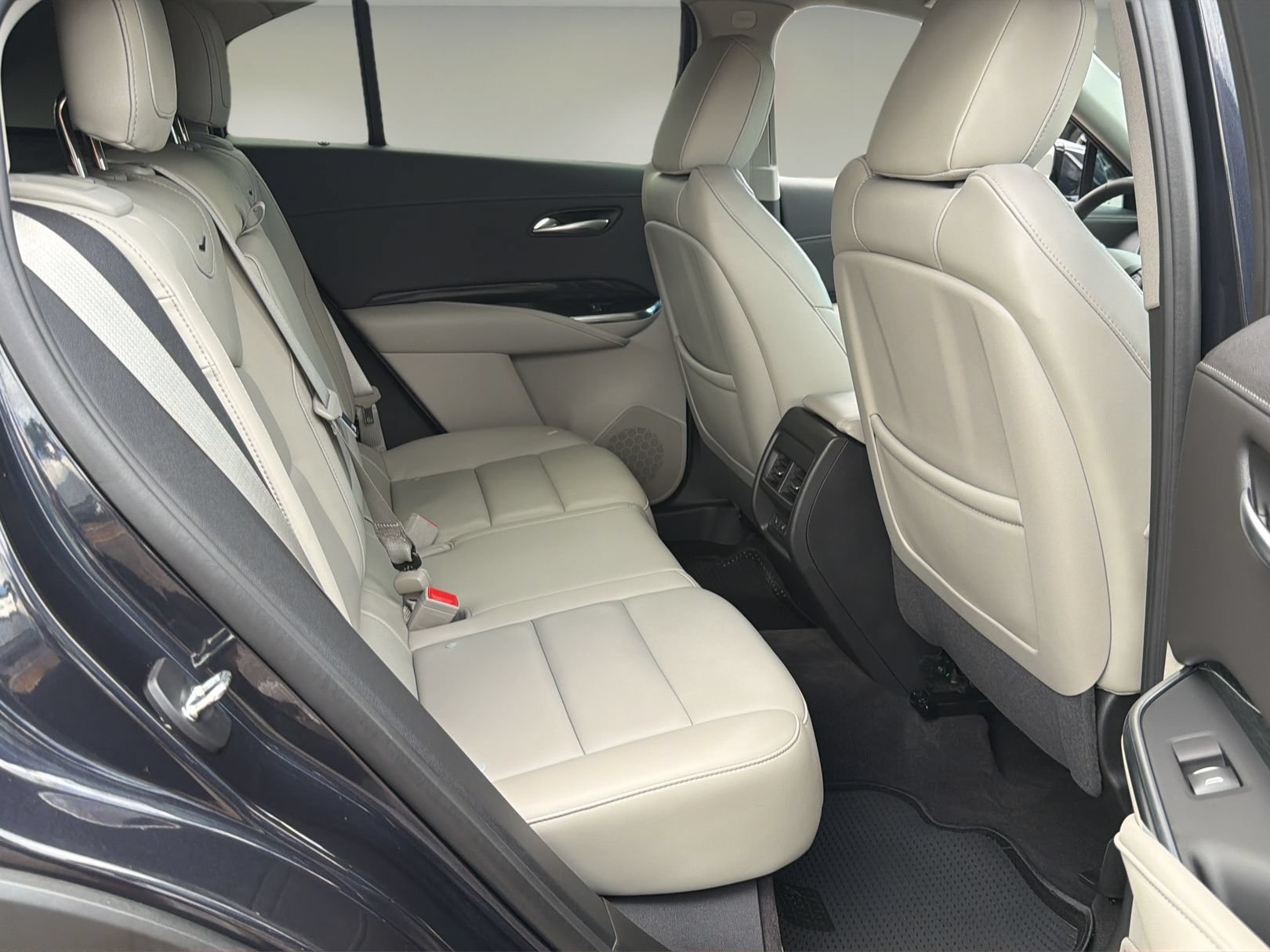 Certified 2023 Cadillac XT4 Premium Luxury w/ Technology Package FWD image 18