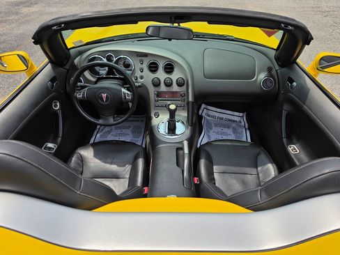 Used 2007 Pontiac Solstice Convertible w/ Premium Package RWD image 23