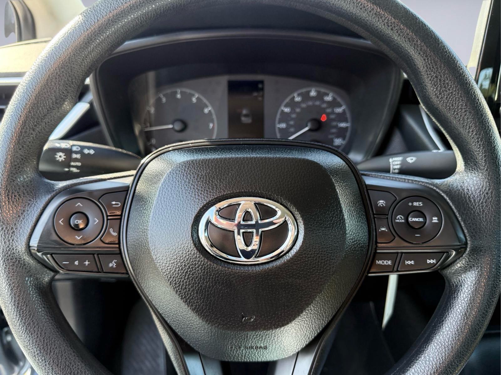 Used 2025 Toyota Corolla LE FWD image 25