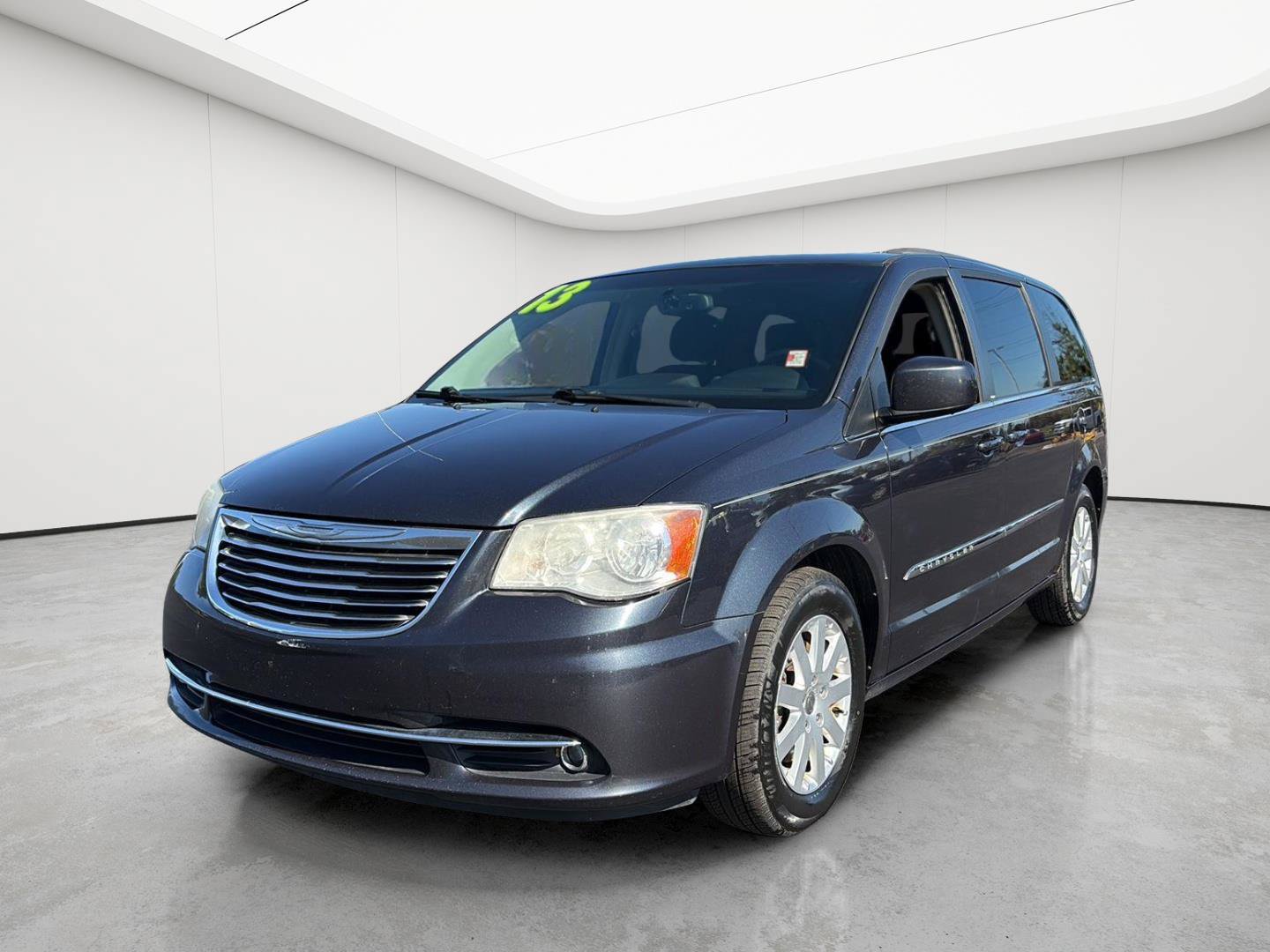 Used 2013 Chrysler Town & Country Touring FWD image 30