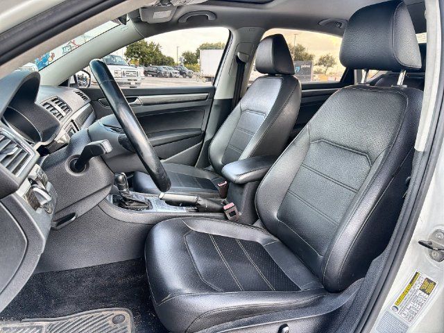 Used 2018 Volkswagen Passat 2.0T SE FWD image 11