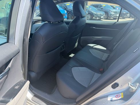 Used 2019 Toyota Camry XLE FWD image 6