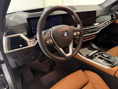 Used 2024 BMW X5 xDrive40i w/ Parking Assistance Package AWD/4WD image 4