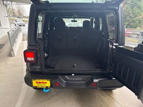 Used 2023 Jeep Wrangler Unlimited image 16