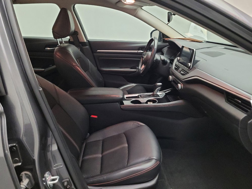 Used 2024 Nissan Altima 2.5 SR FWD image 21
