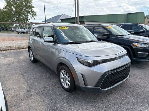 Used 2024 Kia Soul LX w/ Option Group 015 FWD image 5
