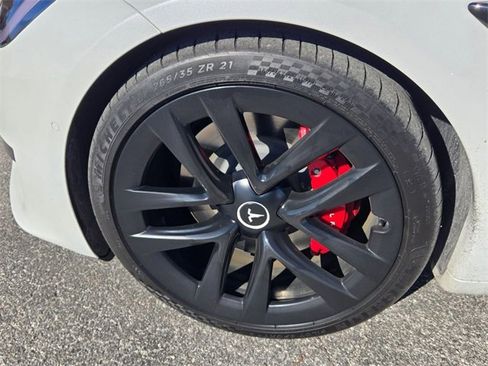 Used 2022 Tesla Model S Plaid image 14