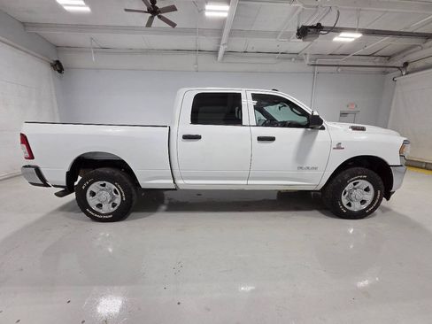 Used 2022 RAM 2500 Tradesman w/ Chrome Appearance Group AWD/4WD image 9