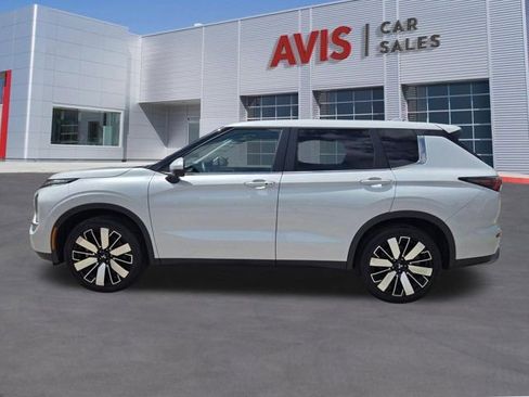 Used 2025 Mitsubishi Outlander AWD image 11