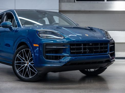 New 2025 Porsche Cayenne Coupe AWD/4WD image 15