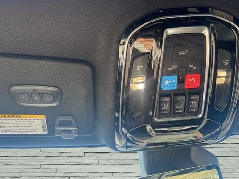 Used 2023 Jeep Grand Cherokee Overland w/ Luxury Tech Group IV image 21