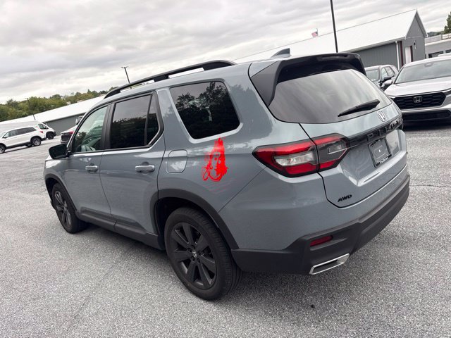 Used 2025 Honda Pilot Sport image 6