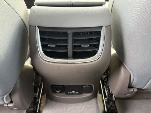 Used 2017 Chevrolet Malibu LT FWD image 10