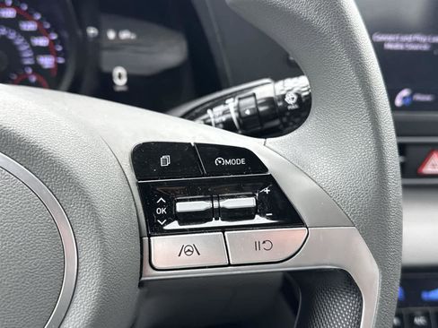 Used 2022 Hyundai Elantra SEL image 19