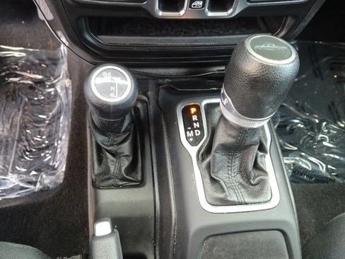 Used 2021 Jeep Gladiator Sport AWD/4WD image 18