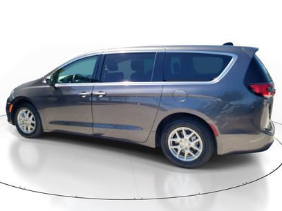 Used 2023 Chrysler Pacifica Touring-L