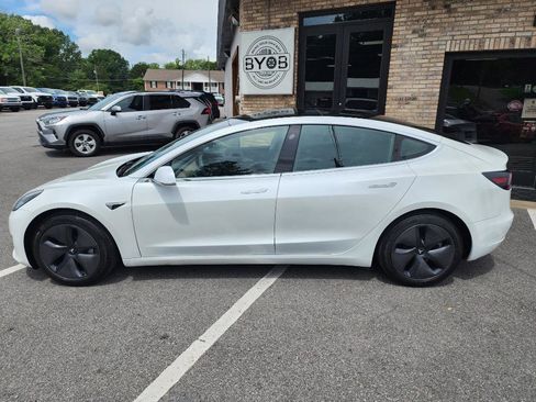 Used 2020 Tesla Model 3 Standard Range RWD image 2