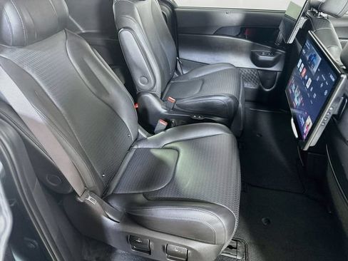 Used 2025 Kia Carnival SX Prestige FWD image 14