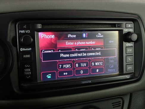 Used 2015 Toyota Yaris L image 25