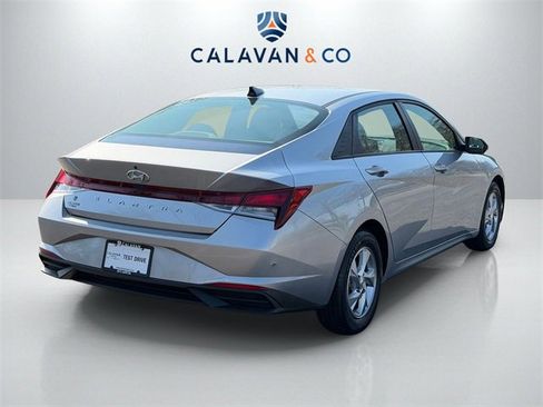 Used 2021 Hyundai Elantra SE image 7