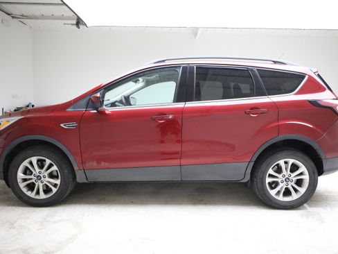 Used 2018 Ford Escape SE AWD/4WD image 2