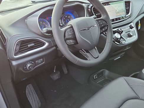 New 2026 Chrysler Pacifica Select w/ S Appearance Package image 19