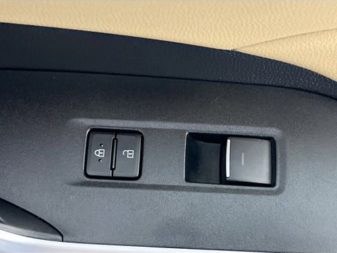 Used 2025 Toyota RAV4 XLE w/ Convenience Package FWD image 32