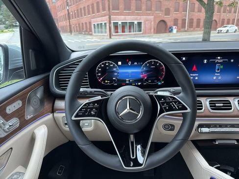 Certified 2025 Mercedes-Benz GLS 450 4MATIC image 24