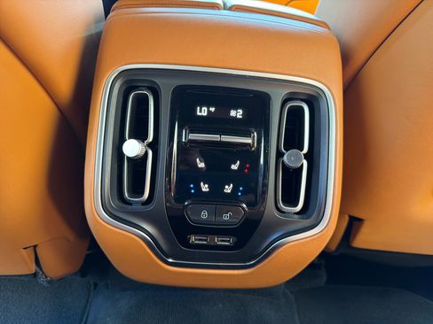 Used 2021 Aston Martin DBX AWD/4WD image 29