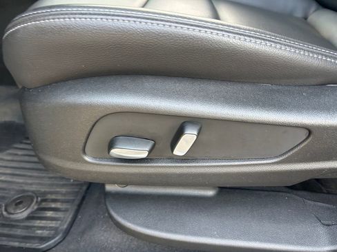 Used 2025 Cadillac XT6 Luxury image 51