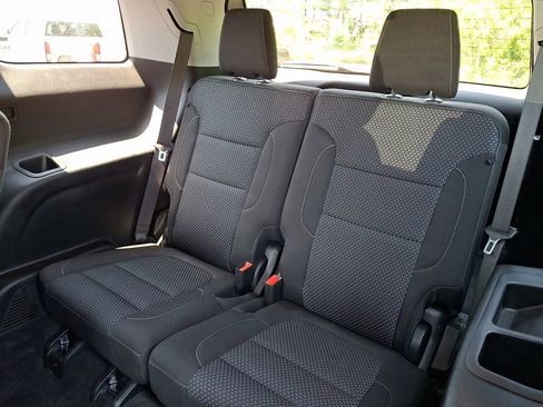 Certified 2023 GMC Acadia SLE FWD image 10