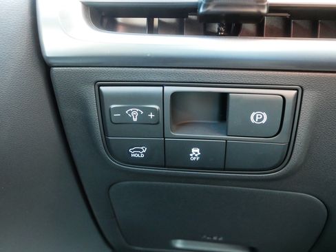 Certified 2025 Hyundai Tucson Limited AWD/4WD image 26