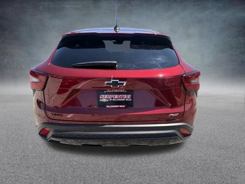 Used 2024 Chevrolet Trax RS w/ Sunroof Package FWD image 8
