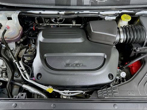 Certified 2024 Chrysler Pacifica Touring-L image 38