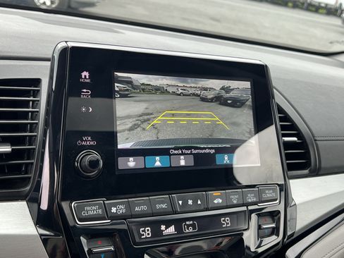 Used 2023 Honda Odyssey Touring image 17