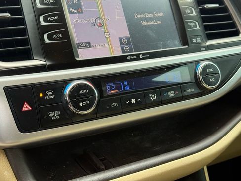 Used 2015 Toyota Highlander XLE AWD/4WD image 19