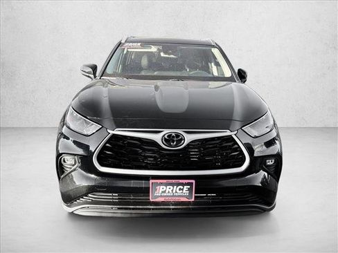 Used 2024 Toyota Highlander XLE image 2