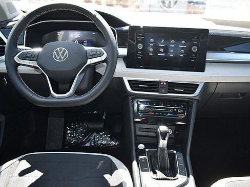 New 2025 Volkswagen Taos SE image 9