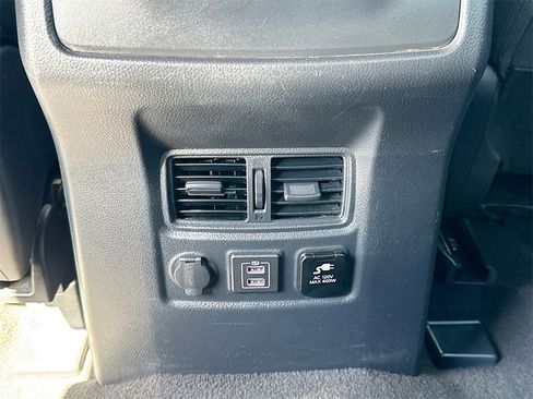 Used 2019 Nissan Titan SV w/ SV Convenience Package image 26