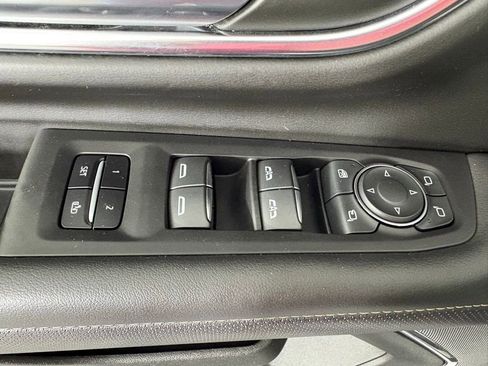 Used 2023 Chevrolet Suburban Premier RWD image 17