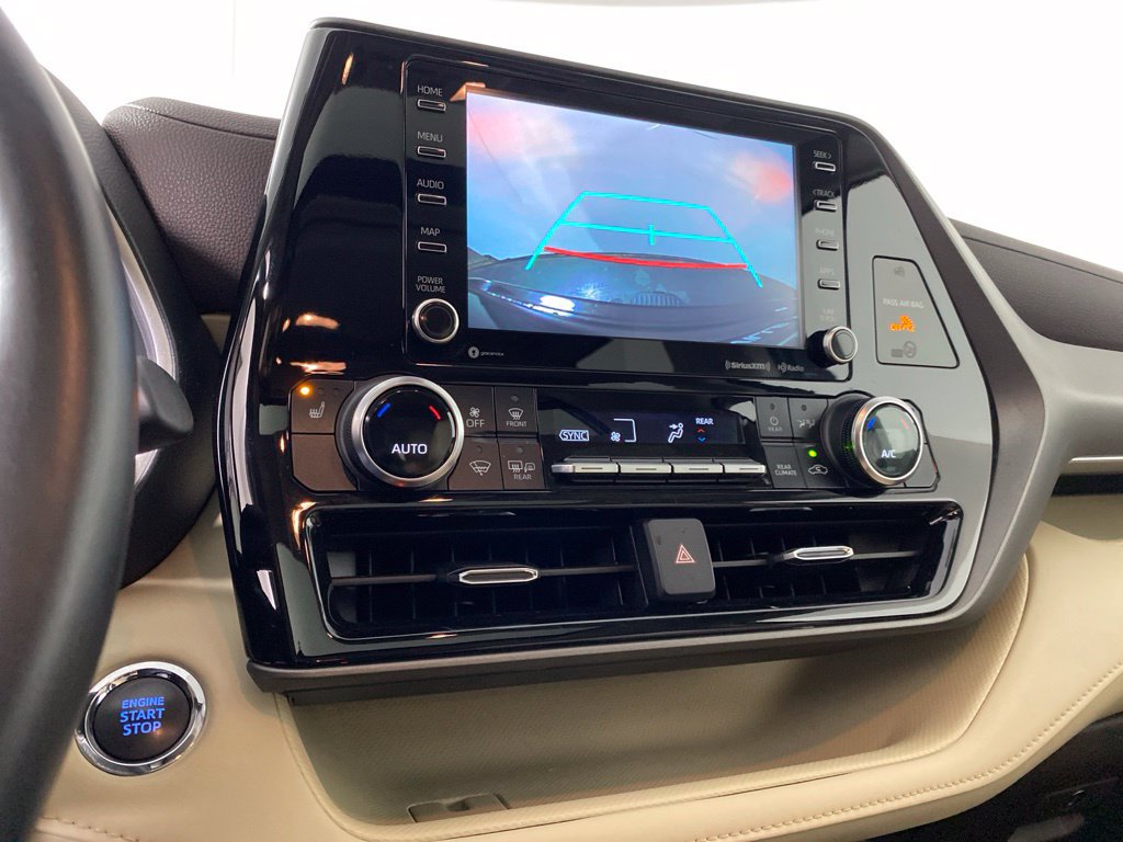 Used 2022 Toyota Highlander XLE AWD/4WD image 20