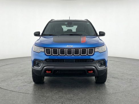 Used 2025 Jeep Compass Trailhawk AWD/4WD image 2