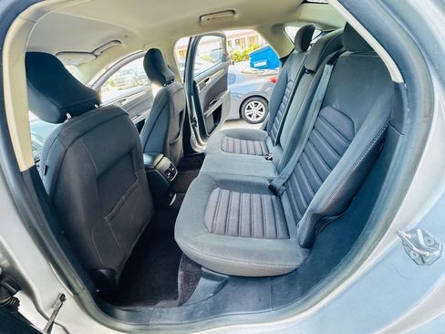 Used 2017 Ford Fusion SE FWD image 18