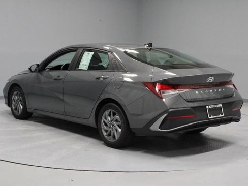 Used 2024 Hyundai Elantra SEL FWD image 9